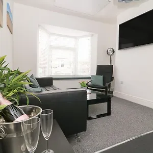 Wave And Sea Apartment