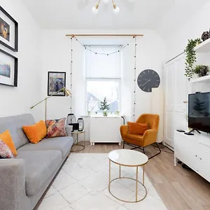 Joivy Bright And Modern Flat With Desk , Edinburgh United Kingdom